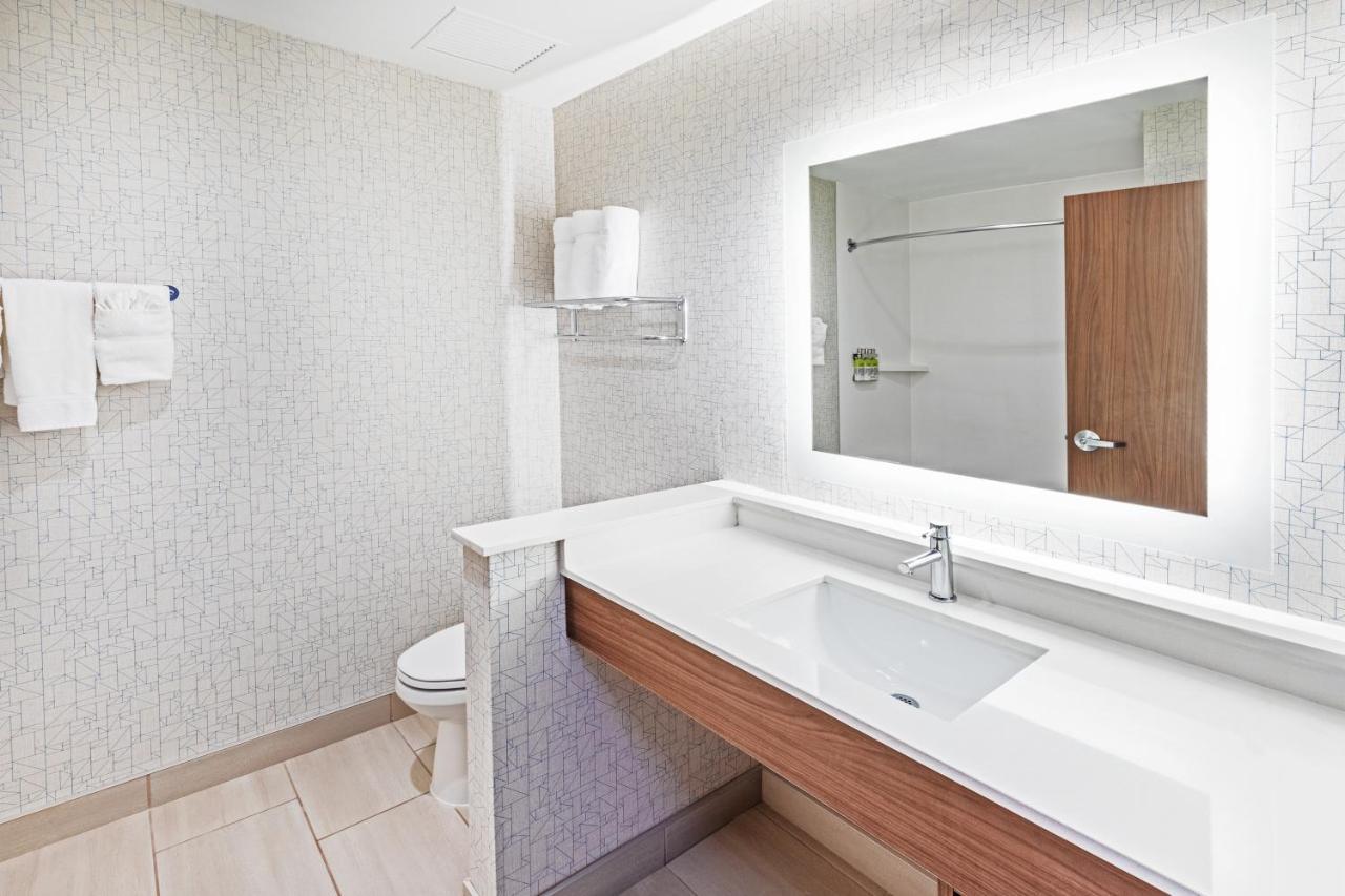 Holiday Inn Express & Suites - Stafford Nw - Sugar Land By Ihg Exterior foto